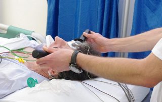 Une séance d'électro-convulsivo-thérapie (ECT)